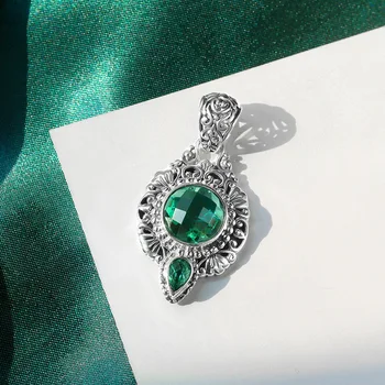 Luxusné S925 Mincový Striebro Retro Vykladané Emerald Crystal Náhrdelník Prívesok Pre Ženy Šumivé Svadobné Party Jemné Šperky